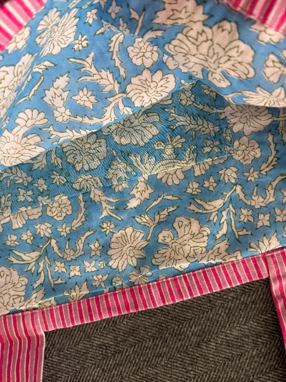 NWT SZ BLOCKPRINTS OVERSIZED COTTON CANVAS TOTE PINK/BLUE - Picture 4 of 13